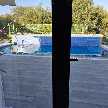 Elia Villa *